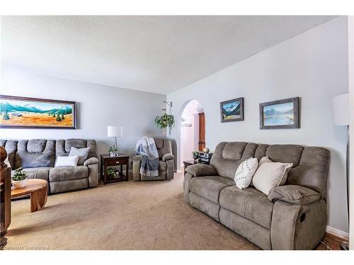 48 Tunbridge Crescent, Hamilton, ON - Indoor Photo Showing Living Room