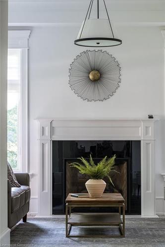 620 King Road, Burlington, ON - Indoor Photo Showing Living Room With Fireplace