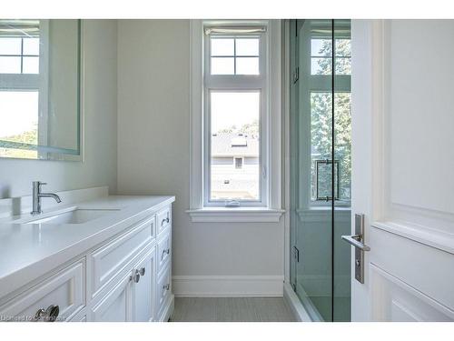 620 King Road, Burlington, ON - Indoor Photo Showing Bathroom