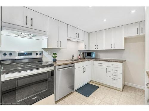 422-895 Maple Avenue, Burlington, ON - Indoor Photo Showing Kitchen