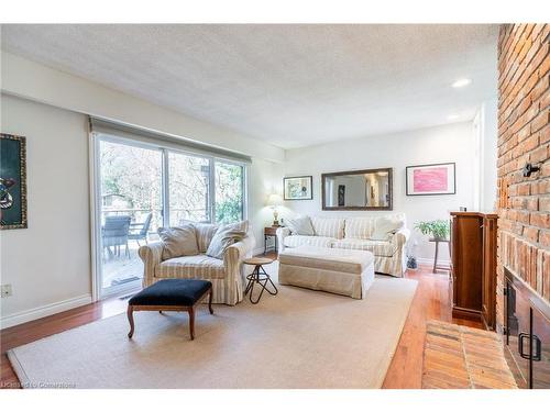 101 Hillcrest Avenue, Dundas, ON - Indoor Photo Showing Living Room