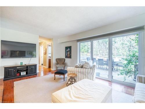 101 Hillcrest Avenue, Dundas, ON - Indoor Photo Showing Living Room