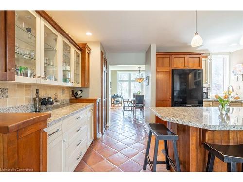 101 Hillcrest Avenue, Dundas, ON - Indoor Photo Showing Kitchen