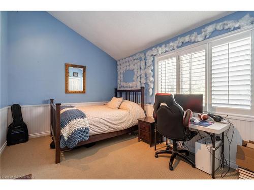 101 Hillcrest Avenue, Dundas, ON - Indoor Photo Showing Bedroom