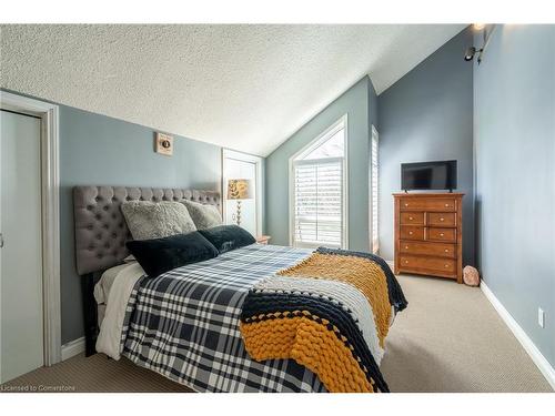 101 Hillcrest Avenue, Dundas, ON - Indoor Photo Showing Bedroom