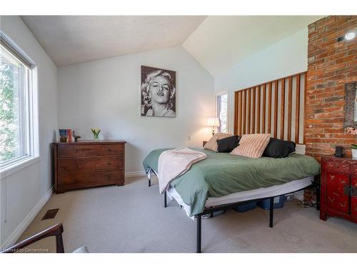 101 Hillcrest Avenue, Dundas, ON - Indoor Photo Showing Bedroom