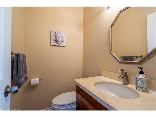 101 Hillcrest Avenue, Dundas, ON - Indoor Photo Showing Bathroom