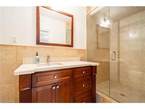 101 Hillcrest Avenue, Dundas, ON - Indoor Photo Showing Bathroom