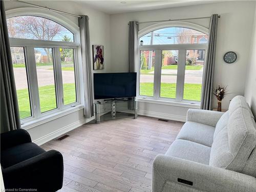 14 Lakeview Drive, Stoney Creek, ON - Indoor Photo Showing Living Room