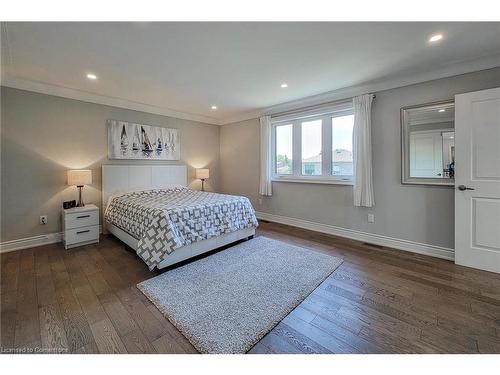 14 Lakeview Drive, Stoney Creek, ON - Indoor Photo Showing Bedroom