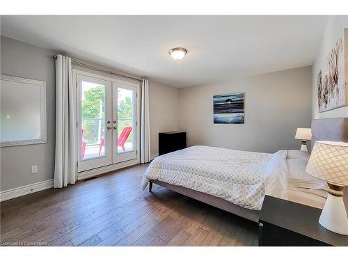 14 Lakeview Drive, Stoney Creek, ON - Indoor Photo Showing Bedroom