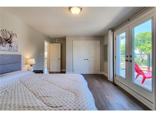 14 Lakeview Drive, Stoney Creek, ON - Indoor Photo Showing Bedroom