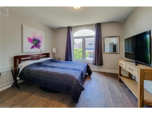 14 Lakeview Drive, Stoney Creek, ON - Indoor Photo Showing Bedroom