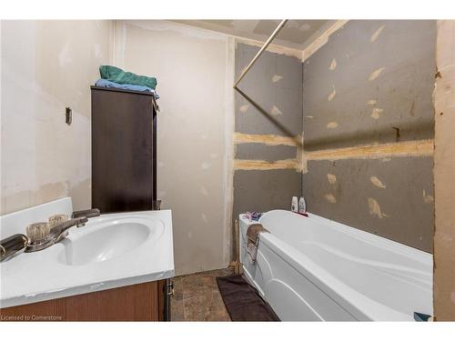 5732-5734 Ramsey Road, Niagara Falls, ON - Indoor Photo Showing Bathroom