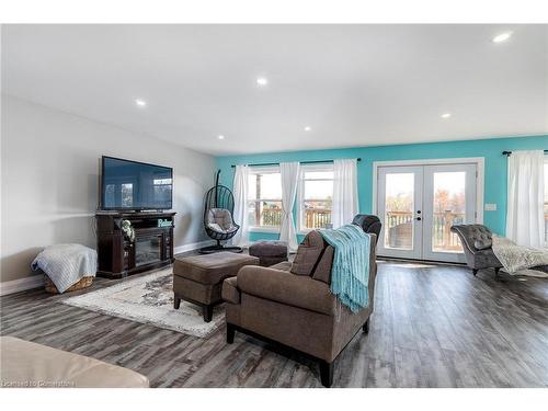 11417 Lakeshore Road, Wainfleet, ON - Indoor Photo Showing Living Room