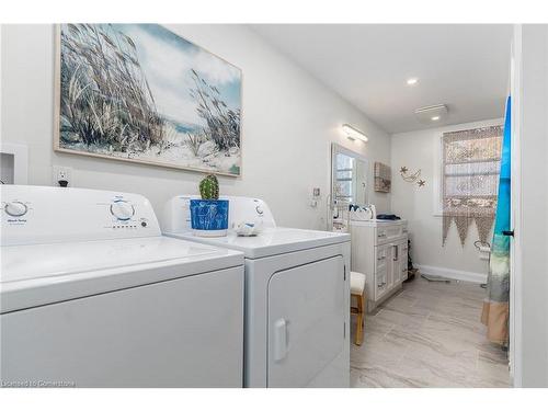 11417 Lakeshore Road, Wainfleet, ON - Indoor Photo Showing Laundry Room