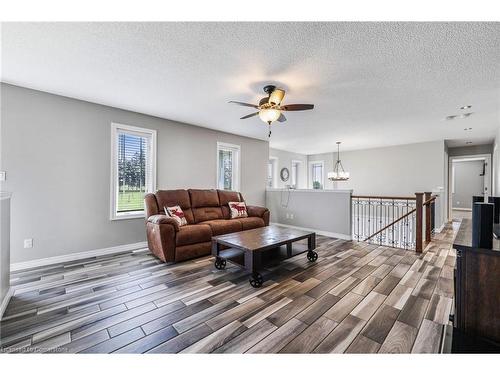 426 Baptist Church Road, Caledonia, ON - Indoor Photo Showing Living Room