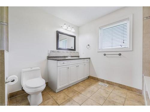 426 Baptist Church Road, Caledonia, ON - Indoor Photo Showing Bathroom