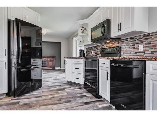 426 Baptist Church Road, Caledonia, ON - Indoor Photo Showing Kitchen