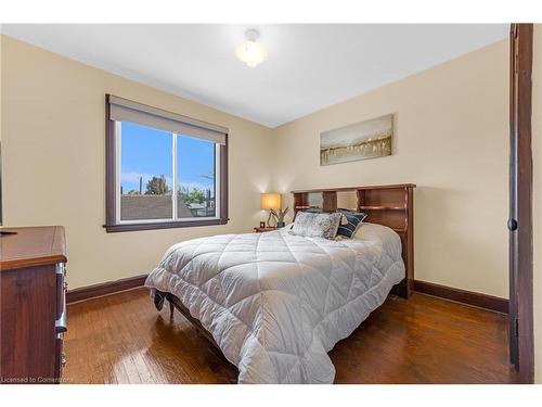 155 Walter Avenue S, Hamilton, ON - Indoor Photo Showing Bedroom