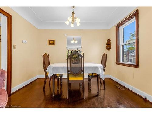 155 Walter Avenue S, Hamilton, ON - Indoor Photo Showing Dining Room