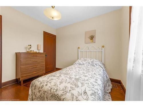 155 Walter Avenue S, Hamilton, ON - Indoor Photo Showing Bedroom