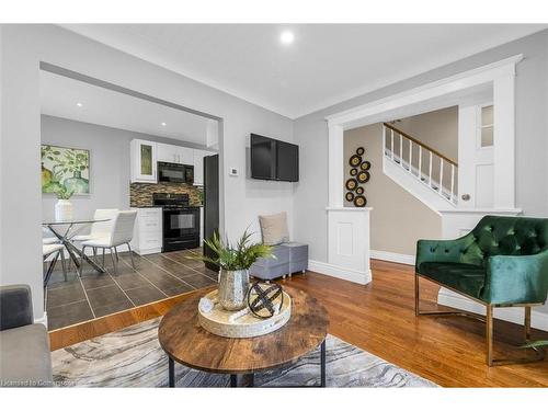 56 Junkin Street, St. Catharines, ON - Indoor Photo Showing Living Room