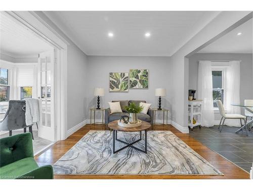 56 Junkin Street, St. Catharines, ON - Indoor Photo Showing Living Room