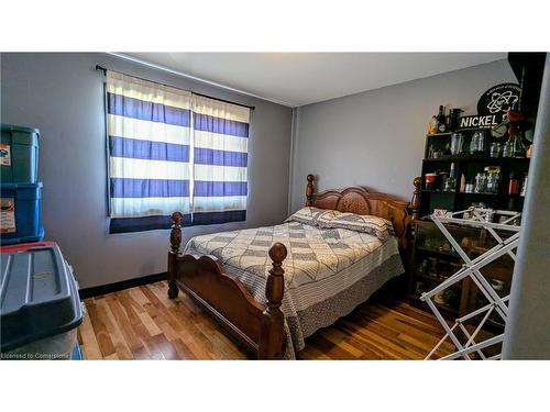 16 Lindan Street, Smithville, ON - Indoor Photo Showing Bedroom