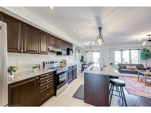 60 Bradshaw Drive, Stoney Creek, ON - Indoor Photo Showing Kitchen With Upgraded Kitchen