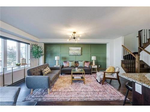 60 Bradshaw Drive, Stoney Creek, ON - Indoor Photo Showing Living Room