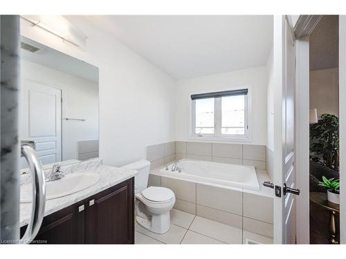 60 Bradshaw Drive, Stoney Creek, ON - Indoor Photo Showing Bathroom