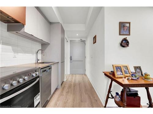 501-10 Gibbs Road, Toronto, ON - Indoor Photo Showing Kitchen