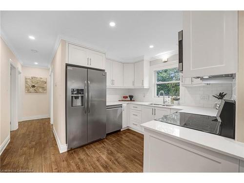 2061 Edinburgh Drive, Burlington, ON - Indoor Photo Showing Kitchen With Double Sink With Upgraded Kitchen