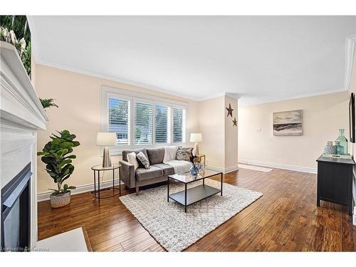 2061 Edinburgh Drive, Burlington, ON - Indoor Photo Showing Living Room