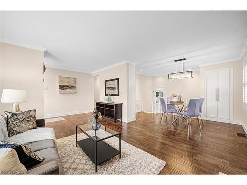 2061 Edinburgh Drive, Burlington, ON - Indoor Photo Showing Living Room