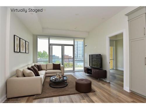 704-2025 Maria Street, Burlington, ON - Indoor Photo Showing Living Room