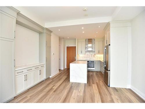 704-2025 Maria Street, Burlington, ON - Indoor Photo Showing Kitchen With Upgraded Kitchen