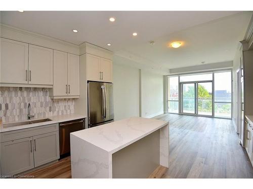 704-2025 Maria Street, Burlington, ON - Indoor Photo Showing Kitchen With Upgraded Kitchen