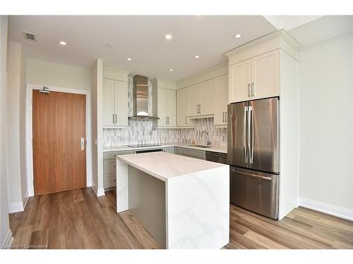 704-2025 Maria Street, Burlington, ON - Indoor Photo Showing Kitchen With Stainless Steel Kitchen With Upgraded Kitchen