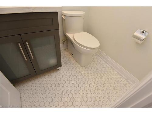 704-2025 Maria Street, Burlington, ON - Indoor Photo Showing Bathroom