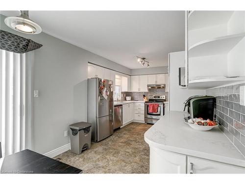 11 Maplecrest Lane, Brantford, ON - Indoor Photo Showing Kitchen