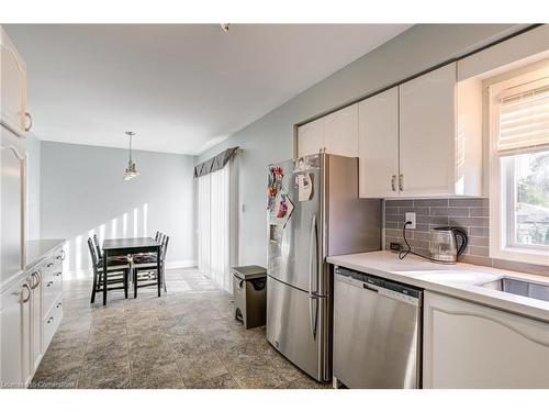 11 Maplecrest Lane, Brantford, ON - Indoor Photo Showing Kitchen