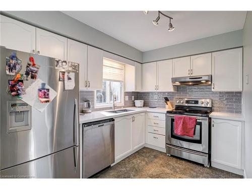 11 Maplecrest Lane, Brantford, ON - Indoor Photo Showing Kitchen With Double Sink