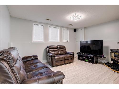 11 Maplecrest Lane, Brantford, ON - Indoor Photo Showing Other Room