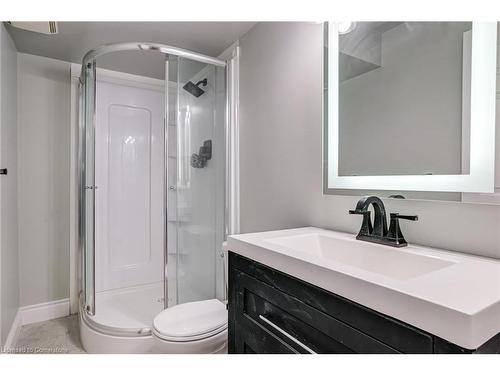 11 Maplecrest Lane, Brantford, ON - Indoor Photo Showing Bathroom