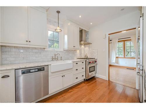 978 North Shore Boulevard W, Burlington, ON - Indoor Photo Showing Kitchen With Upgraded Kitchen