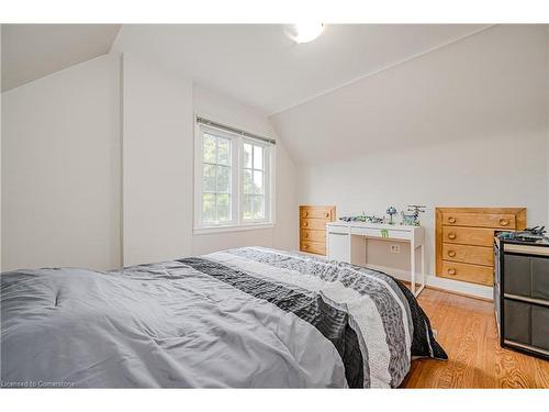 978 North Shore Boulevard W, Burlington, ON - Indoor Photo Showing Bedroom