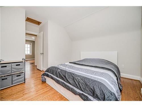 978 North Shore Boulevard W, Burlington, ON - Indoor Photo Showing Bedroom