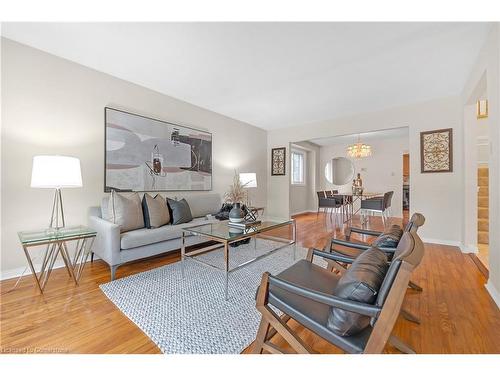 62 Bridlewood Drive, Dundas, ON - Indoor Photo Showing Living Room